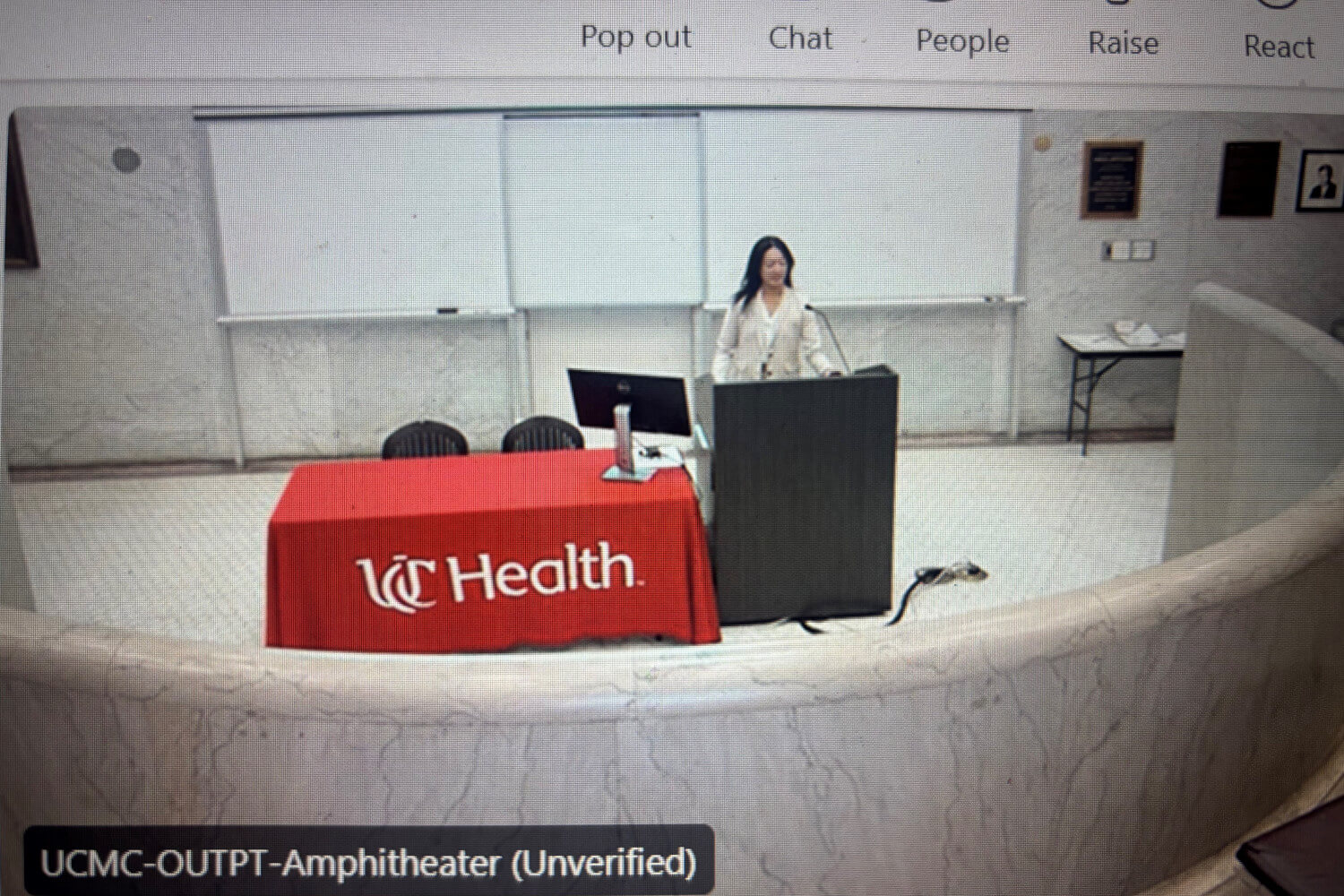 Dr. Szu-Aun Long presenting at the Resident Research Competition