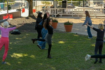 IMG_9574 people moving in the park