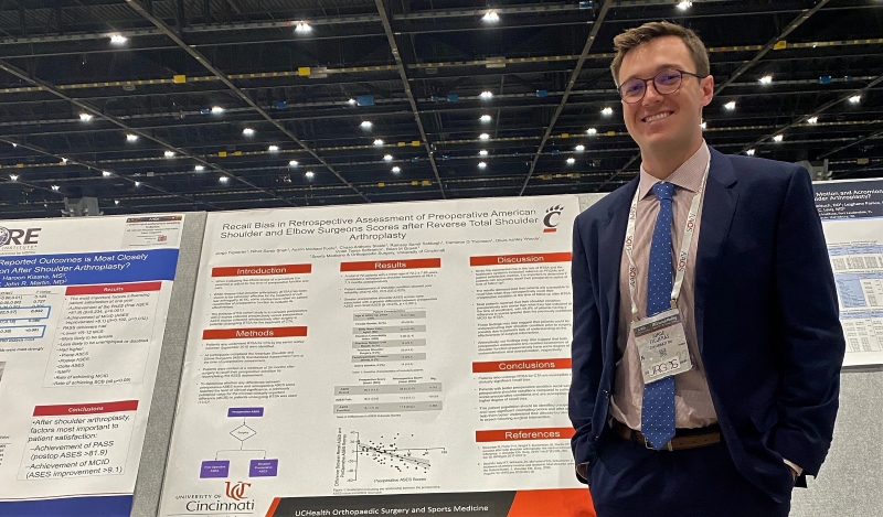 Jorge Figueras BS, 2021-2022 Medical Student Research Scholar presenting poster at AAOS 2022 in Chicago. Jorge Figueras BS, 2021-2022 Medical Student Research Scholar presenting poster at AAOS 2022 in Chicago.